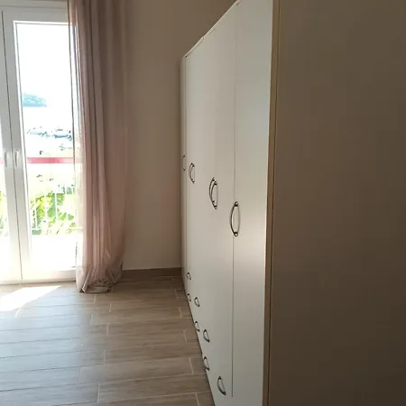 Roula's Beach House 公寓 古维亚